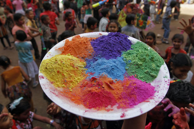 Holi colours draw foreign tourists to India